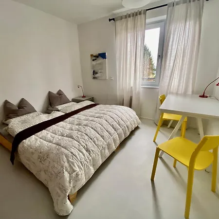 Rose-ruhige In Wien Naehe *